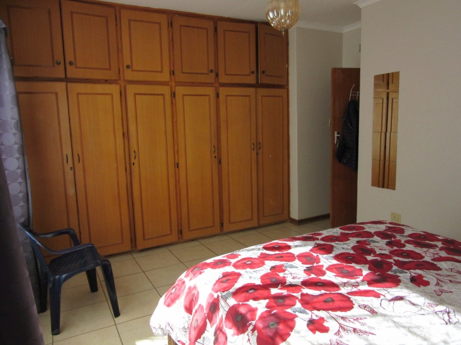 2 Bedroom Property for Sale in Langenhovenpark Free State
